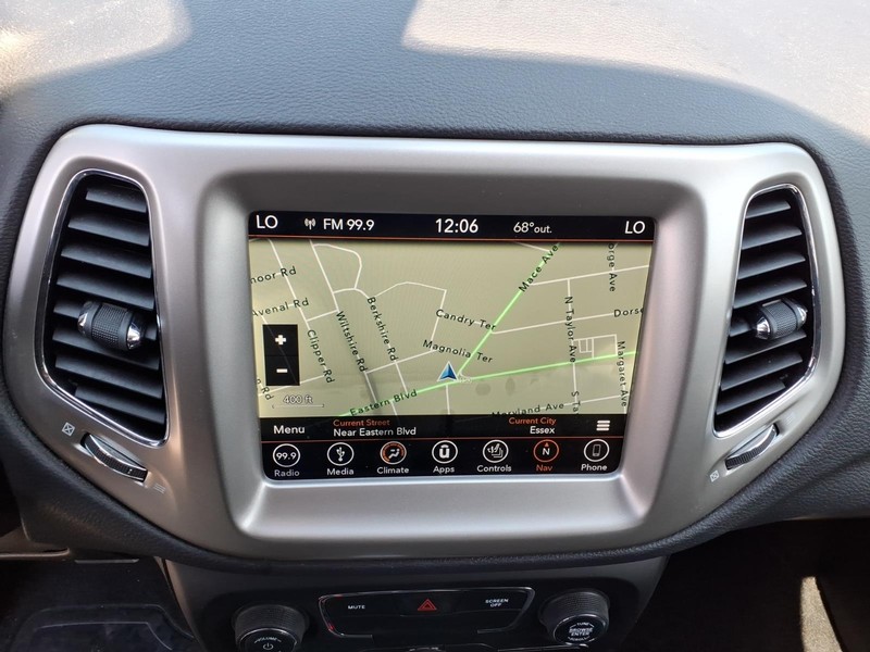 Jeep Compass Vehicle Full-screen Gallery Image 18