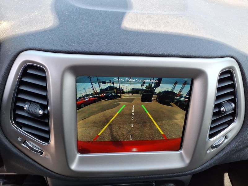 Jeep Compass Vehicle Full-screen Gallery Image 19