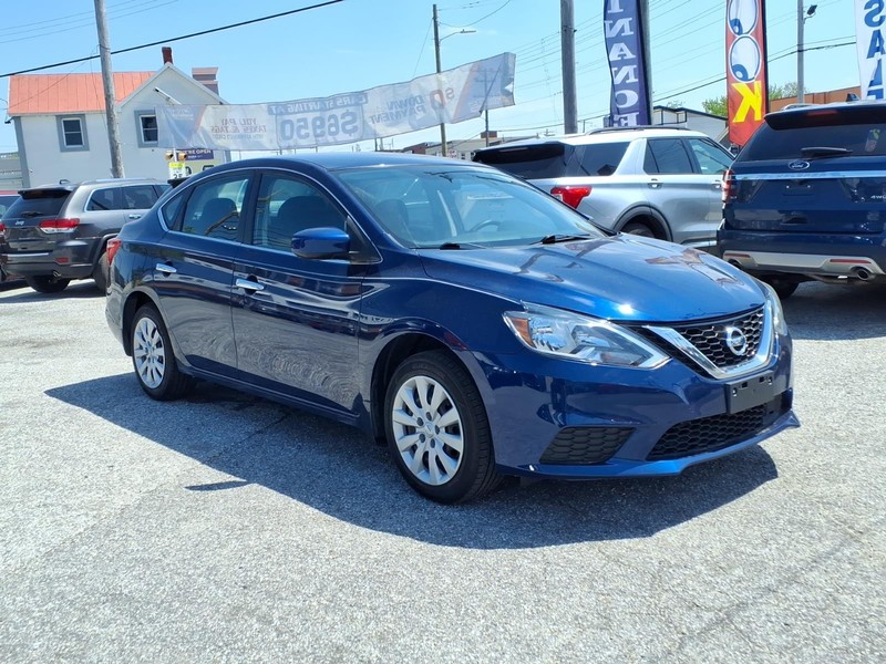 Nissan Sentra Vehicle Full-screen Gallery Image 03