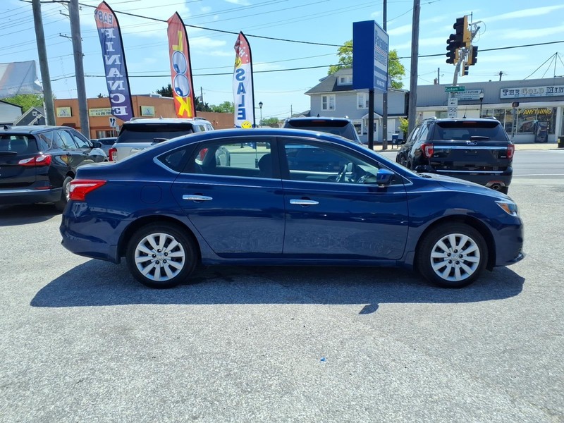 Nissan Sentra Vehicle Full-screen Gallery Image 04