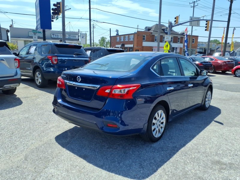Nissan Sentra Vehicle Full-screen Gallery Image 05