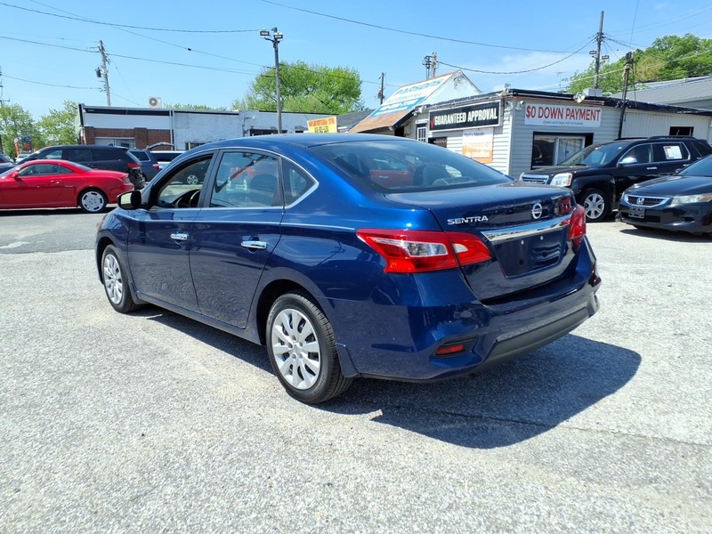 Nissan Sentra Vehicle Full-screen Gallery Image 06