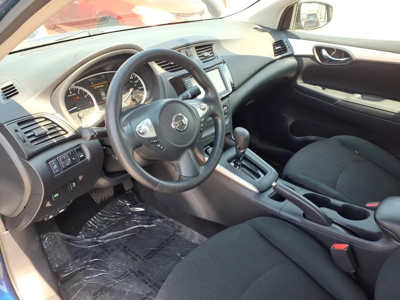 Nissan Sentra Vehicle Full-screen Gallery Image 09