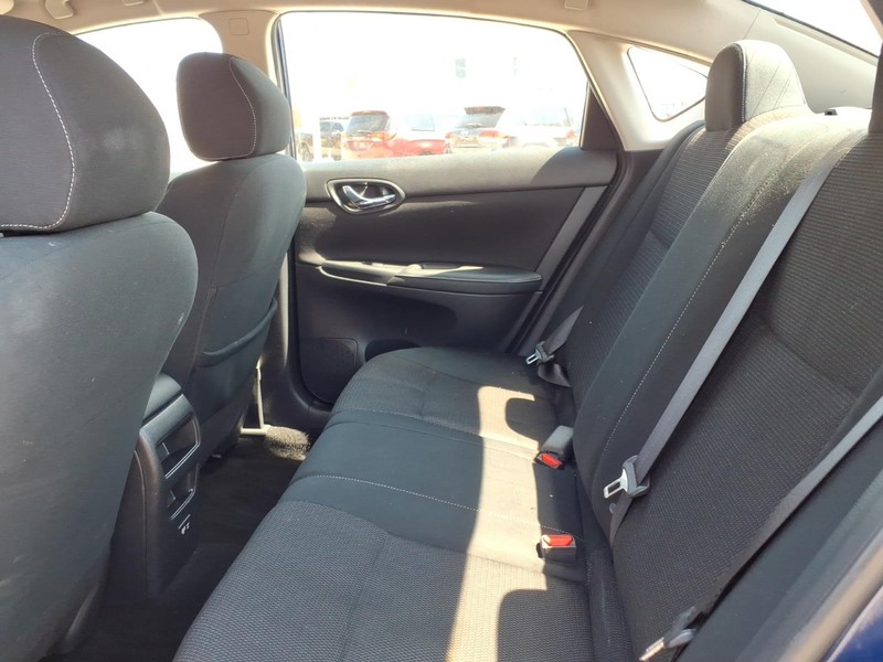 Nissan Sentra Vehicle Full-screen Gallery Image 12