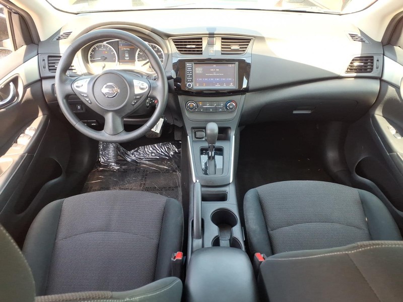 Nissan Sentra Vehicle Full-screen Gallery Image 13