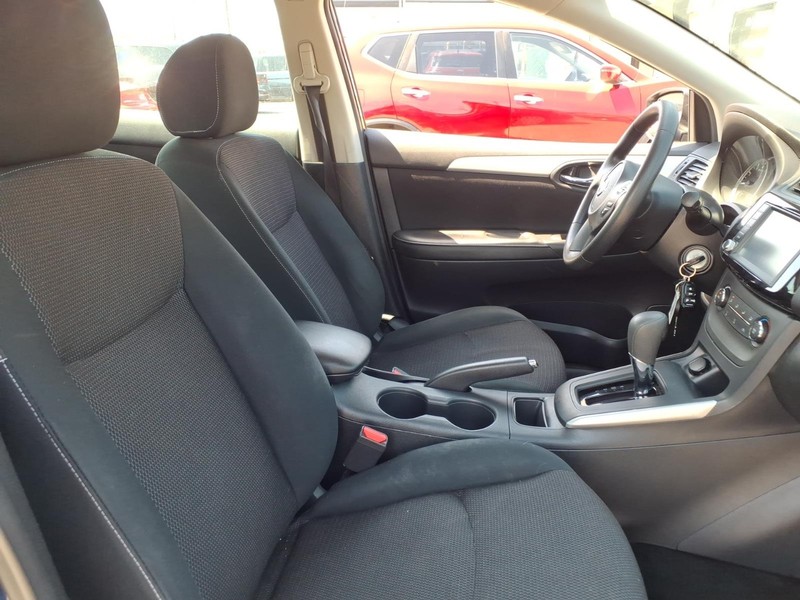 Nissan Sentra Vehicle Full-screen Gallery Image 15
