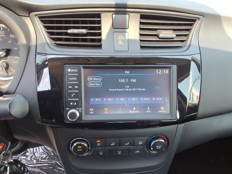 Nissan Sentra Vehicle Full-screen Gallery Image 17