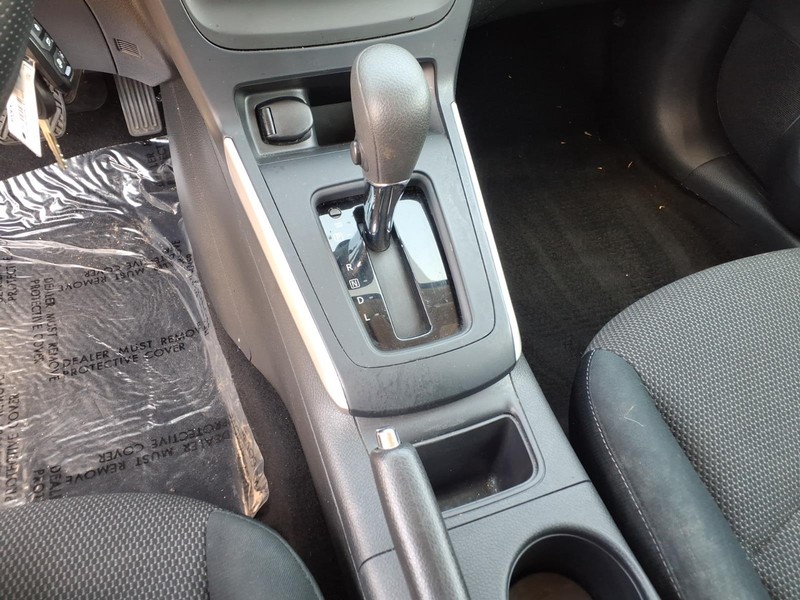 Nissan Sentra Vehicle Full-screen Gallery Image 19