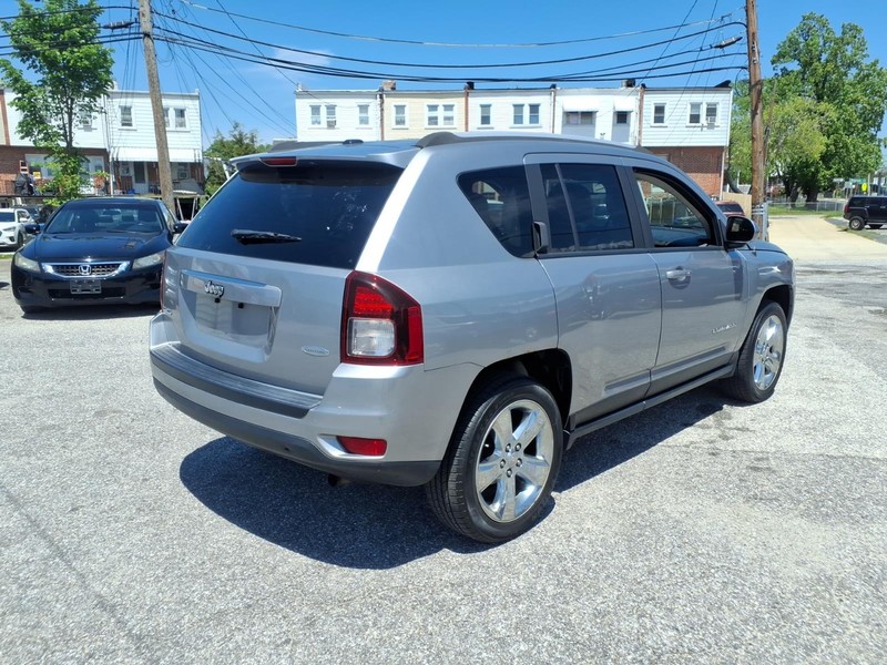Jeep Compass Vehicle Full-screen Gallery Image 06