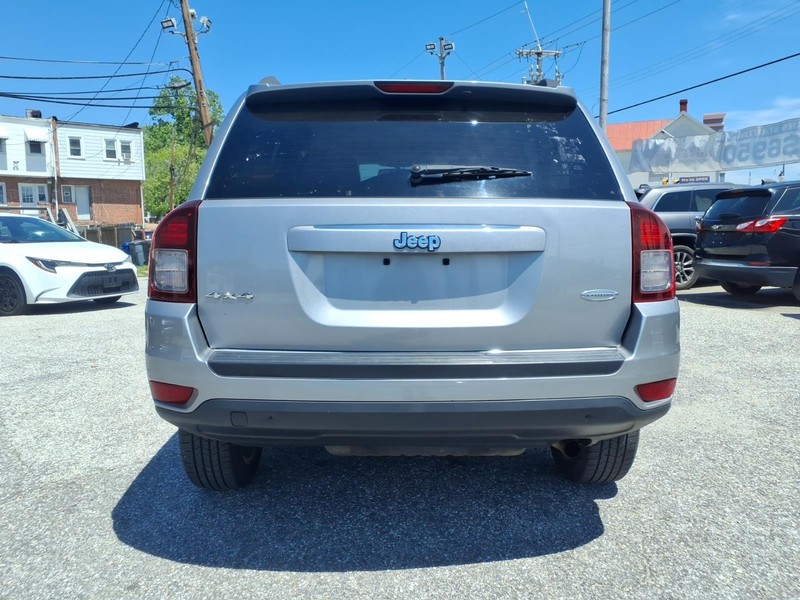 Jeep Compass Vehicle Full-screen Gallery Image 07