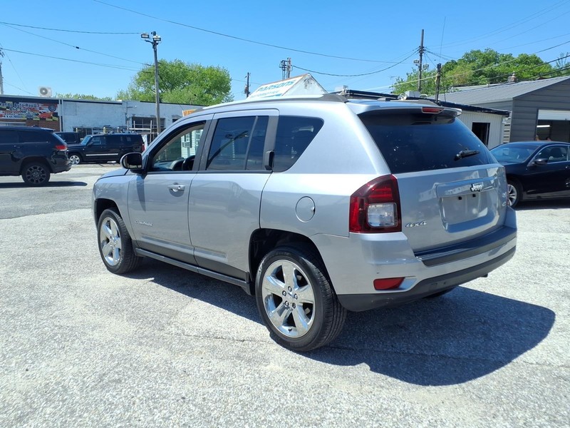 Jeep Compass Vehicle Full-screen Gallery Image 08
