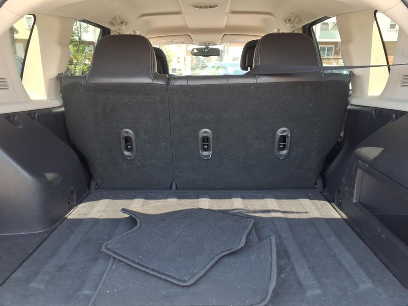 Jeep Compass Vehicle Full-screen Gallery Image 13