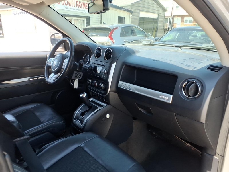 Jeep Compass Vehicle Full-screen Gallery Image 14