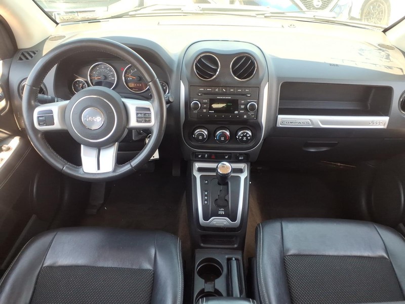Jeep Compass Vehicle Full-screen Gallery Image 16