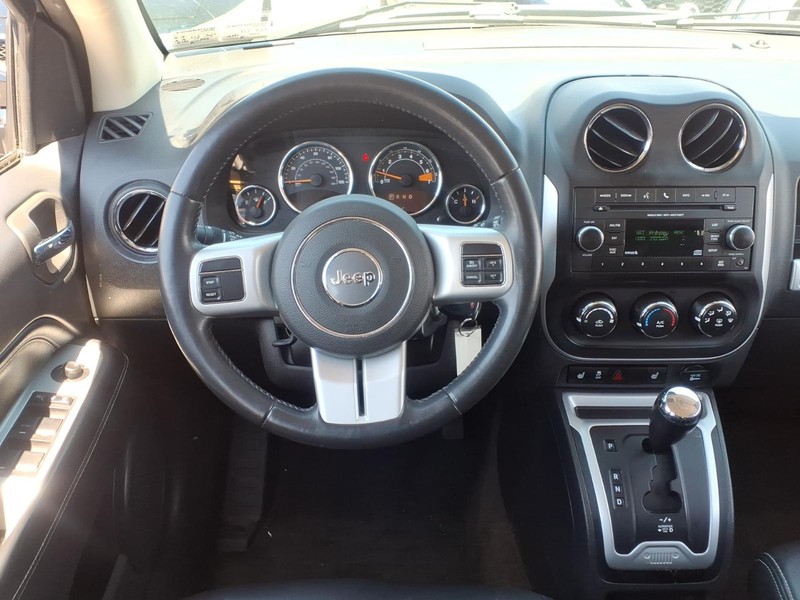 Jeep Compass Vehicle Full-screen Gallery Image 17