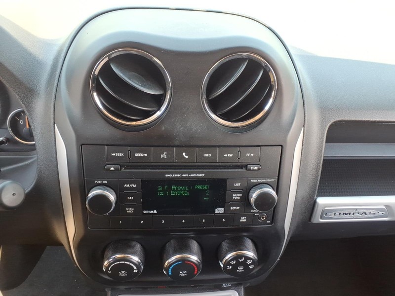 Jeep Compass Vehicle Full-screen Gallery Image 18