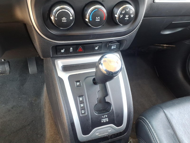 Jeep Compass Vehicle Full-screen Gallery Image 19
