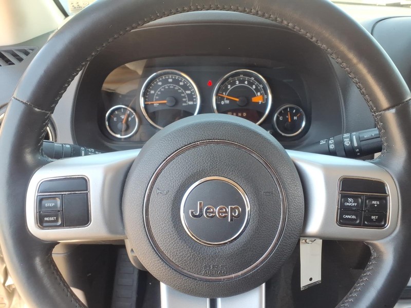Jeep Compass Vehicle Full-screen Gallery Image 20