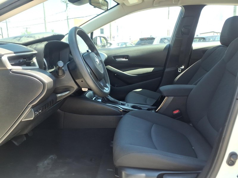Toyota Corolla Vehicle Full-screen Gallery Image 10