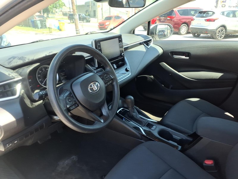 Toyota Corolla Vehicle Full-screen Gallery Image 11