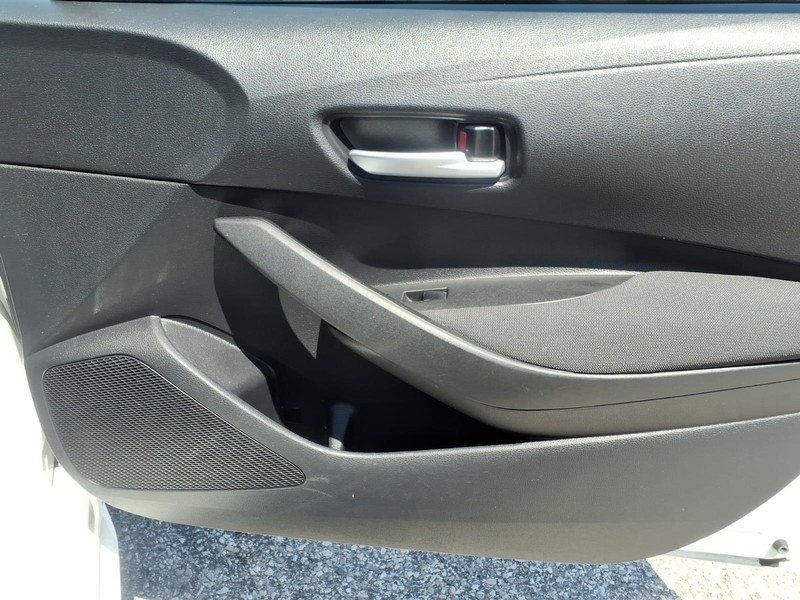 Toyota Corolla Vehicle Full-screen Gallery Image 15