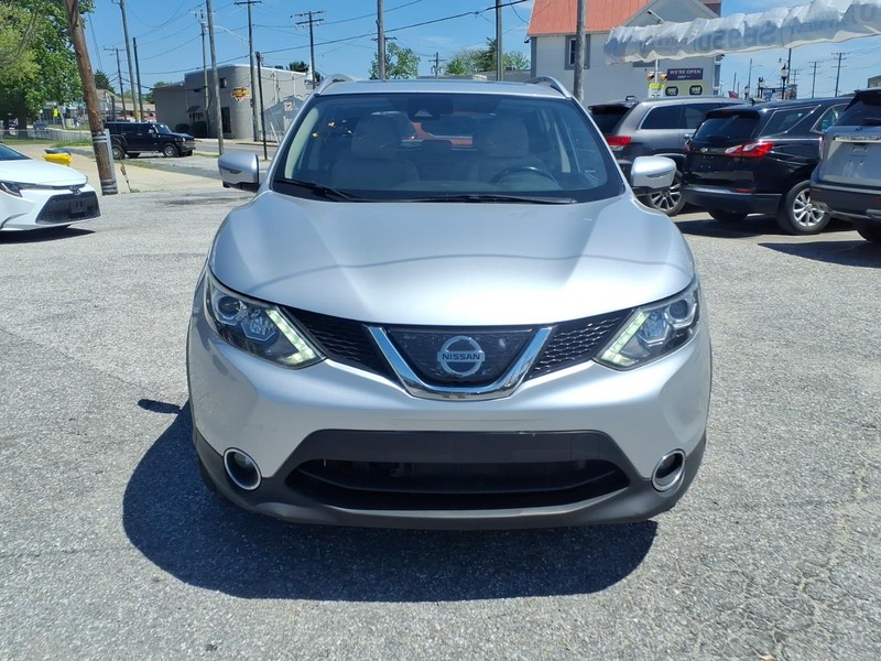 Nissan Rogue Sport Vehicle Full-screen Gallery Image 03