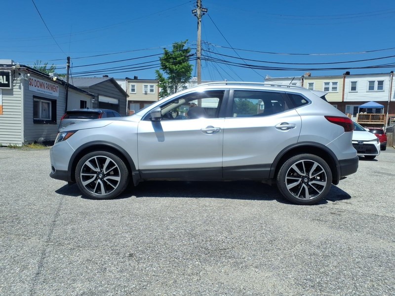 Nissan Rogue Sport Vehicle Full-screen Gallery Image 08