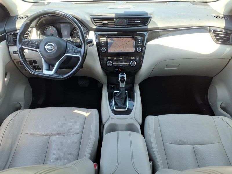Nissan Rogue Sport Vehicle Full-screen Gallery Image 13