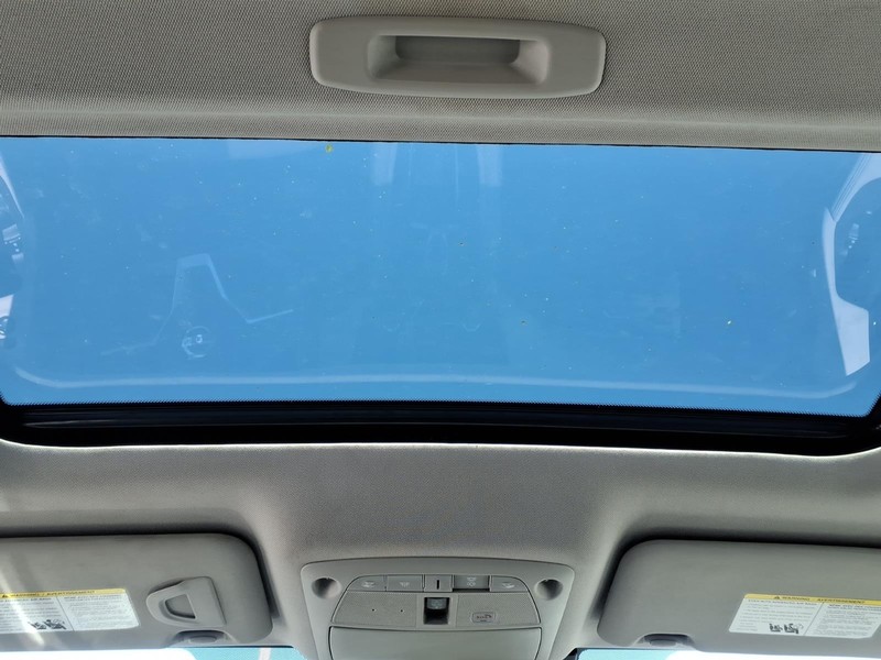Nissan Rogue Sport Vehicle Full-screen Gallery Image 15