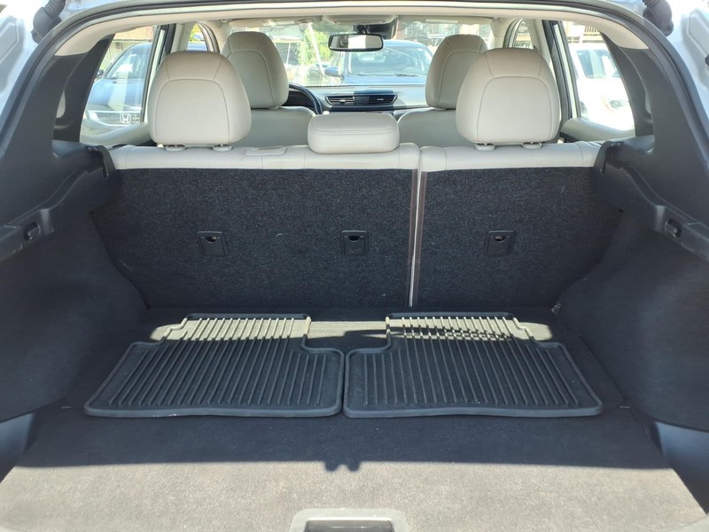 Nissan Rogue Sport Vehicle Full-screen Gallery Image 16