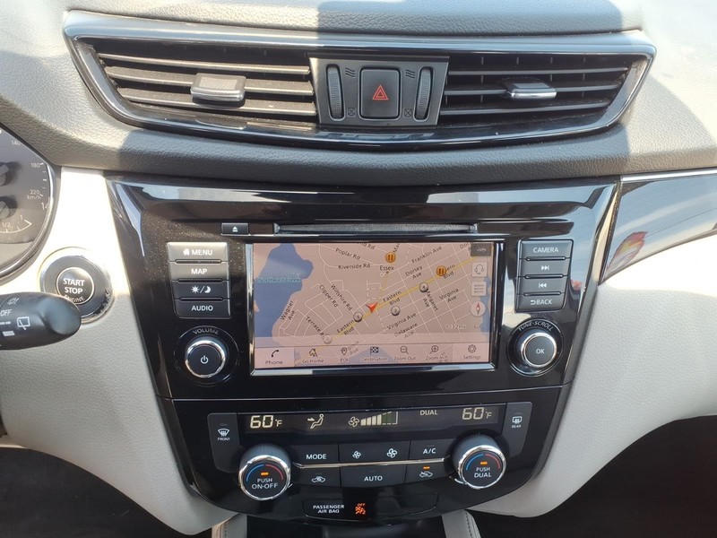 Nissan Rogue Sport Vehicle Full-screen Gallery Image 19
