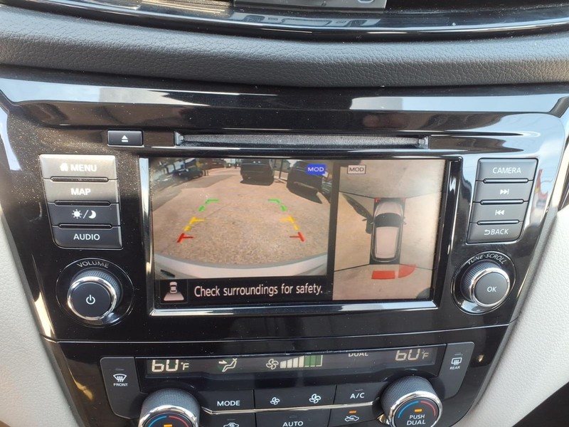 Nissan Rogue Sport Vehicle Full-screen Gallery Image 20