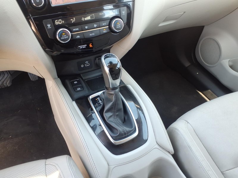 Nissan Rogue Sport Vehicle Full-screen Gallery Image 21