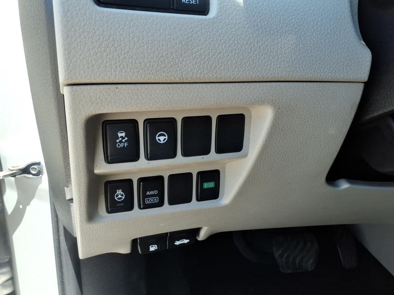 Nissan Rogue Sport Vehicle Full-screen Gallery Image 22