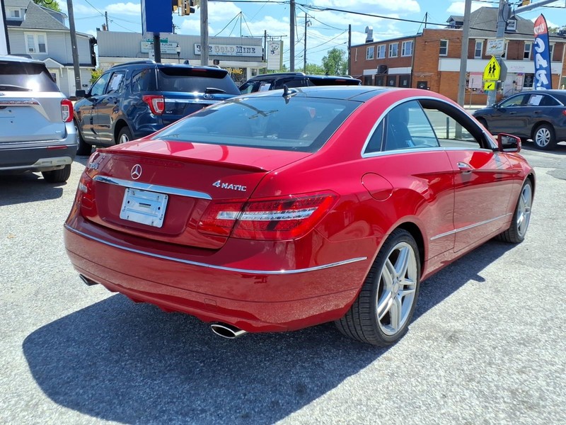 Mercedes-Benz E-Class Vehicle Full-screen Gallery Image 06