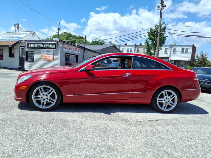 Mercedes-Benz E-Class Vehicle Full-screen Gallery Image 08