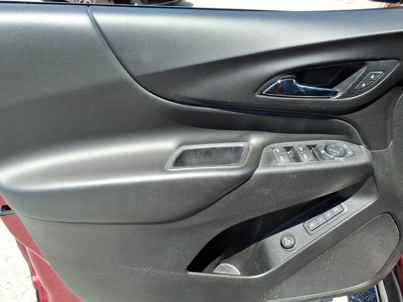 Chevrolet Equinox Vehicle Full-screen Gallery Image 11