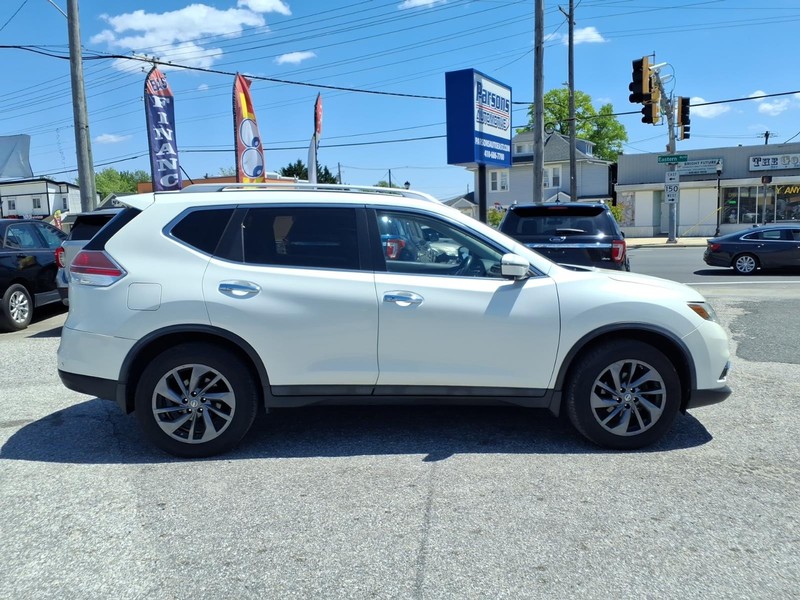 Nissan Rogue Vehicle Full-screen Gallery Image 05
