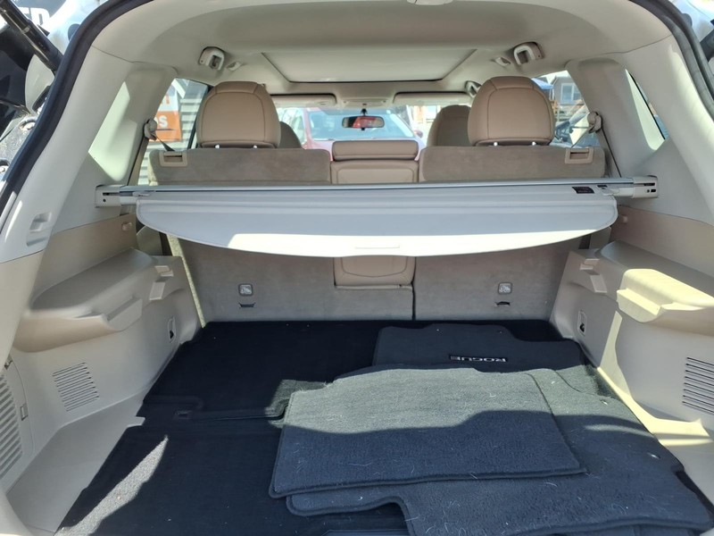 Nissan Rogue Vehicle Full-screen Gallery Image 12