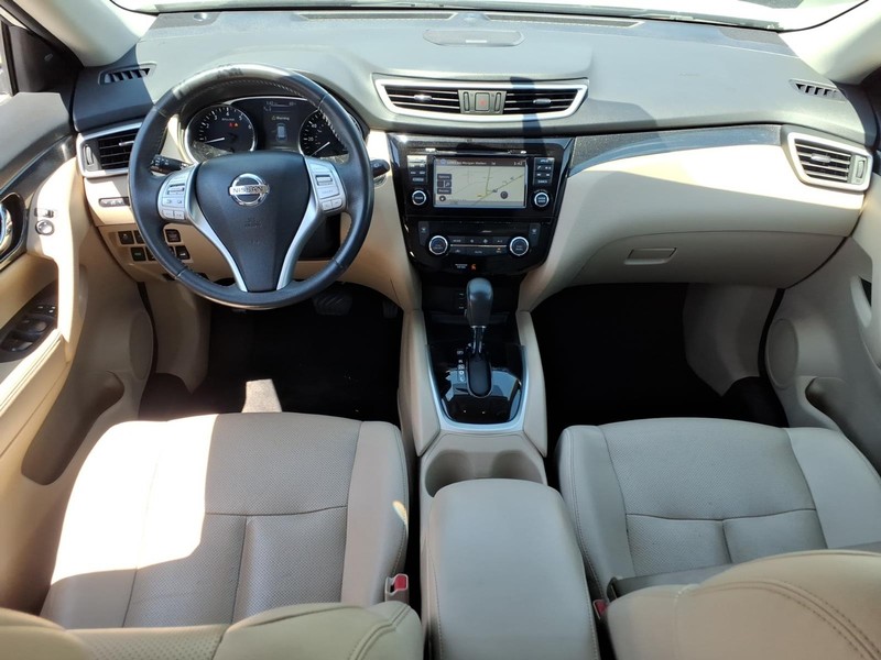 Nissan Rogue Vehicle Full-screen Gallery Image 16
