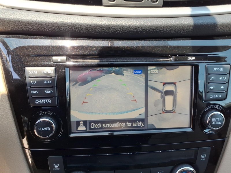 Nissan Rogue Vehicle Full-screen Gallery Image 18