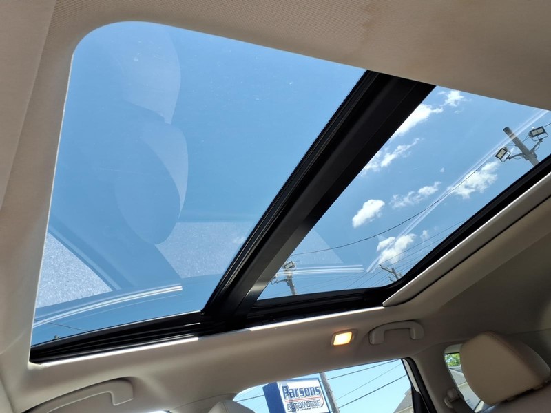 Nissan Rogue Vehicle Full-screen Gallery Image 21