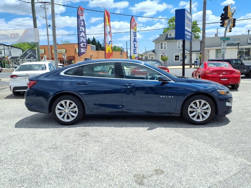 Chevrolet Malibu Vehicle Full-screen Gallery Image 05