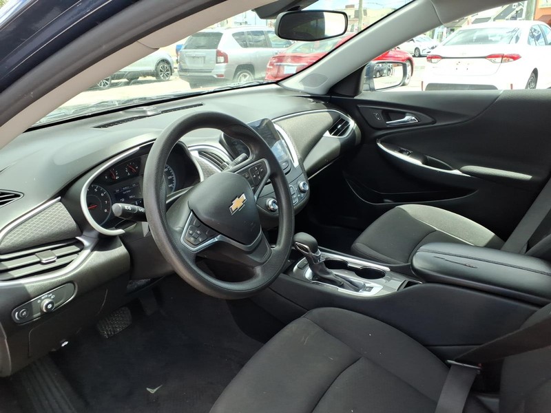 Chevrolet Malibu Vehicle Full-screen Gallery Image 09