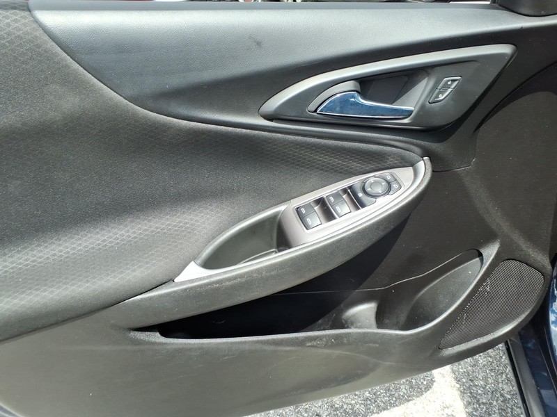 Chevrolet Malibu Vehicle Full-screen Gallery Image 10