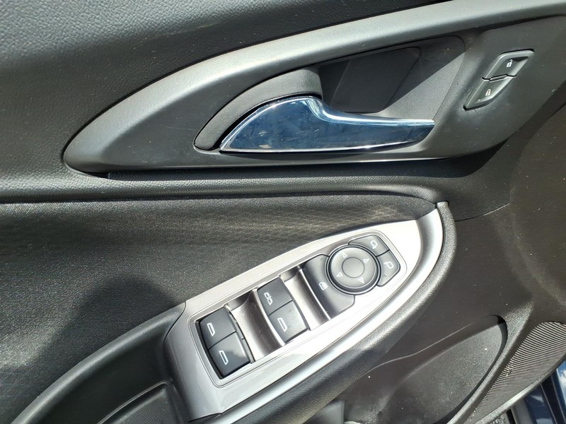 Chevrolet Malibu Vehicle Full-screen Gallery Image 11