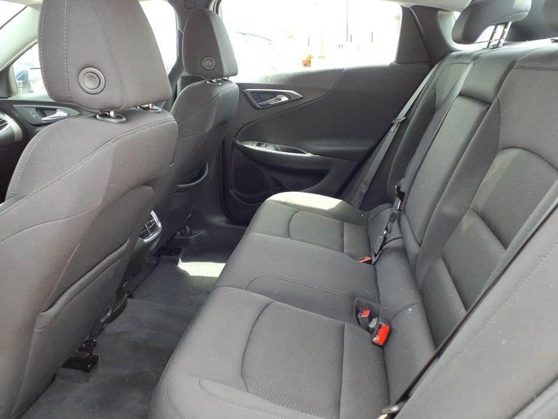 Chevrolet Malibu Vehicle Full-screen Gallery Image 12