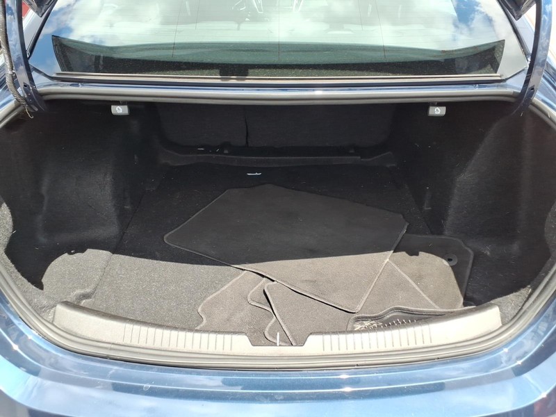 Chevrolet Malibu Vehicle Full-screen Gallery Image 13