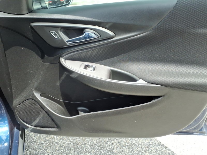 Chevrolet Malibu Vehicle Full-screen Gallery Image 16
