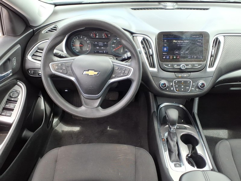 Chevrolet Malibu Vehicle Full-screen Gallery Image 17